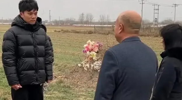 解清帅向父母下跪自责26年未尽孝道