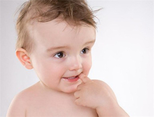 学生打饭说话被老师骂，校方严惩并调至教学岗？