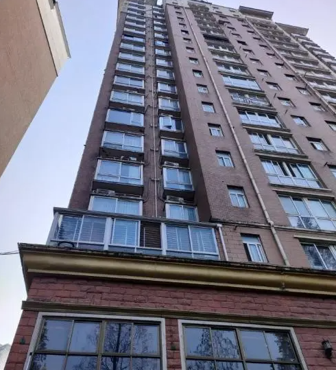 14楼玻璃坠落,孕妇被砸伤,绝望中终止妊娠