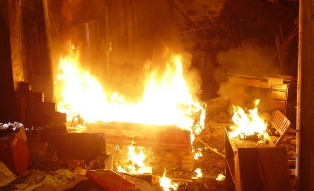 河南南阳一学校发生火灾,已致13人遇难,相关负责人已被控制