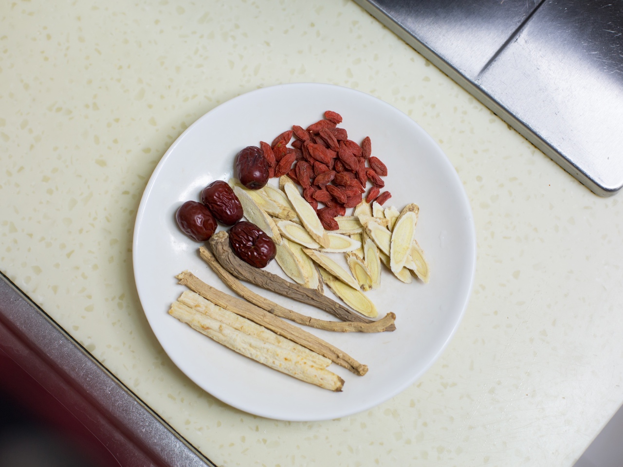 宝宝补充钙的八种日常食品：补钙要注意什么？