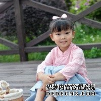 60岁生下双胞胎，11年来赚了700万，她的经历引人深思_81487