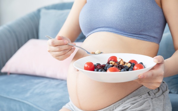 南昌试管助孕 江西省妇幼保健院简介江西省妇幼保健院位于江西省南昌市八一大道318 号，创建于1953年。它是江西省妇幼医疗、保健、科研、 教学、生殖健康技术指导中心；它是卫生部确定的我国南 方片妇产科主治医师进修基地；它是南昌大学医学院、江 西中医学院、赣南医学院等高等医学院校的教学和实习 基地；它是妇产科、儿科医学硕士研究生学位培训点；它 是江西卫生系统文明规范服务示范窗口单位。2001年以 来江西省妇幼保健院荣获《全国百姓放心医院》、《江西省 价格计量信得过单位》、《省级群众满意医院》、《江西省文 明单位》和《国内安全保卫工作优秀单位》等称号。江西 省卫生厅授予我院为《江西省围产医学中心》、《江西省妇 产科微创介入中心》、《江西省辅助生殖技术中心》、《江西 省产前诊断中心》、《江西省新生儿筛查中心》等称号；授 予我院产科、妇科肿瘤科、生殖健康科为江西省医学领先 专业学科；妇产科微创介入中心为江西省医学领先专业 建设学科。 ‘四维hr160次/分是男是女’