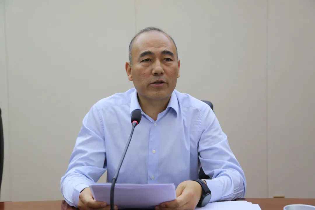 家庭游戏助宝宝智力成长：轻松愉悦的亲子互动体验