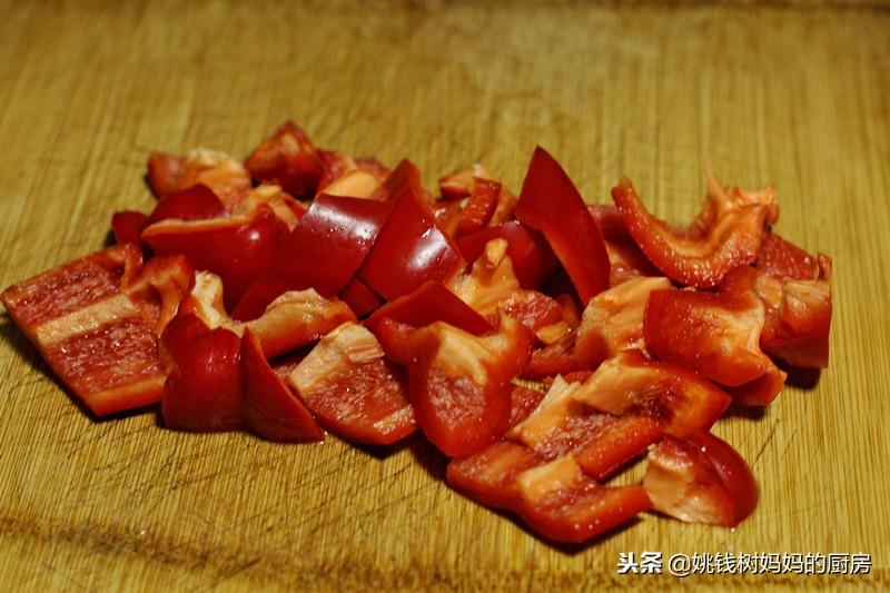 文明其精神,野蛮其体魄”这句话的意思是指文明修养的重要性。