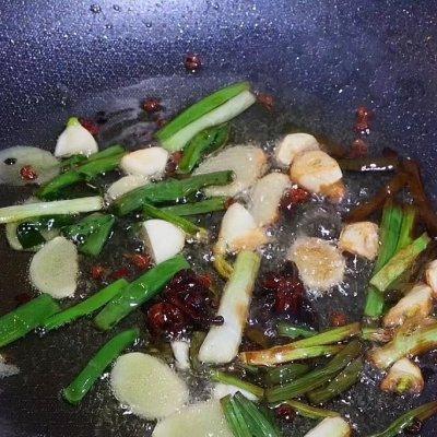 鼓励孩子尝试新事物:让孩子尝试新的事物,学习新的技能或者参加新的活动,这样可以培养他们的兴趣和独立性。