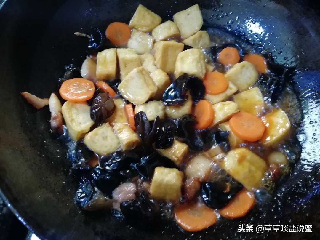 全面评测戴森V8Fluffy无线吸尘器:强大功能与易用性一览无余,适合各年龄段的使用者