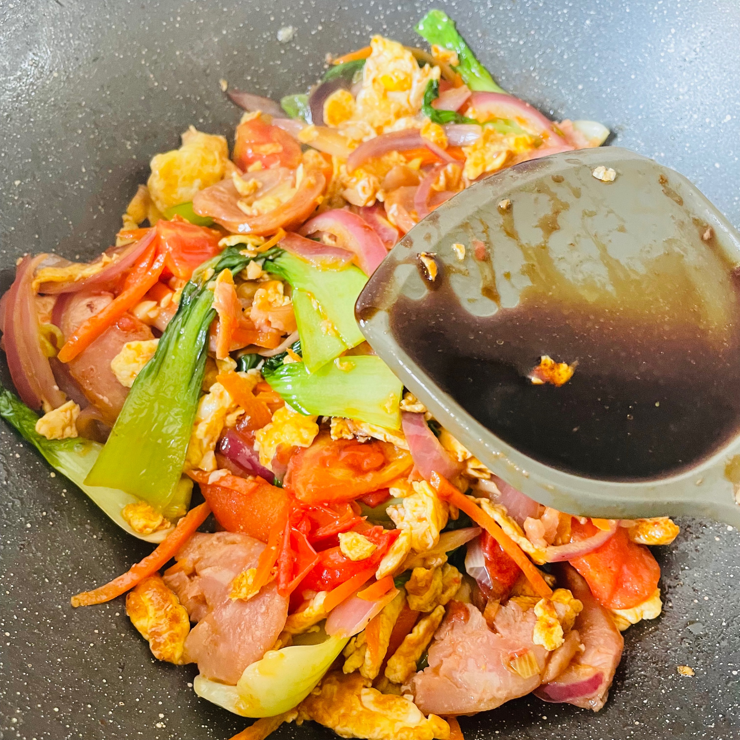 产妇如何保持水分平衡：关键方法及防汗保健技巧