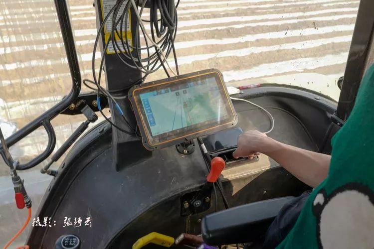 宝宝喝水姿势错误易呛到?正确选择奶嘴是关键